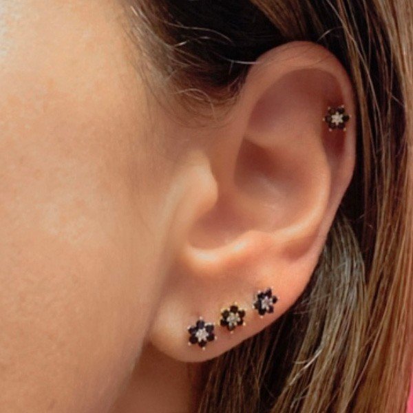 Piercing de Orelha em Aço Cirúrgico Florzinha Zircônias Rosas